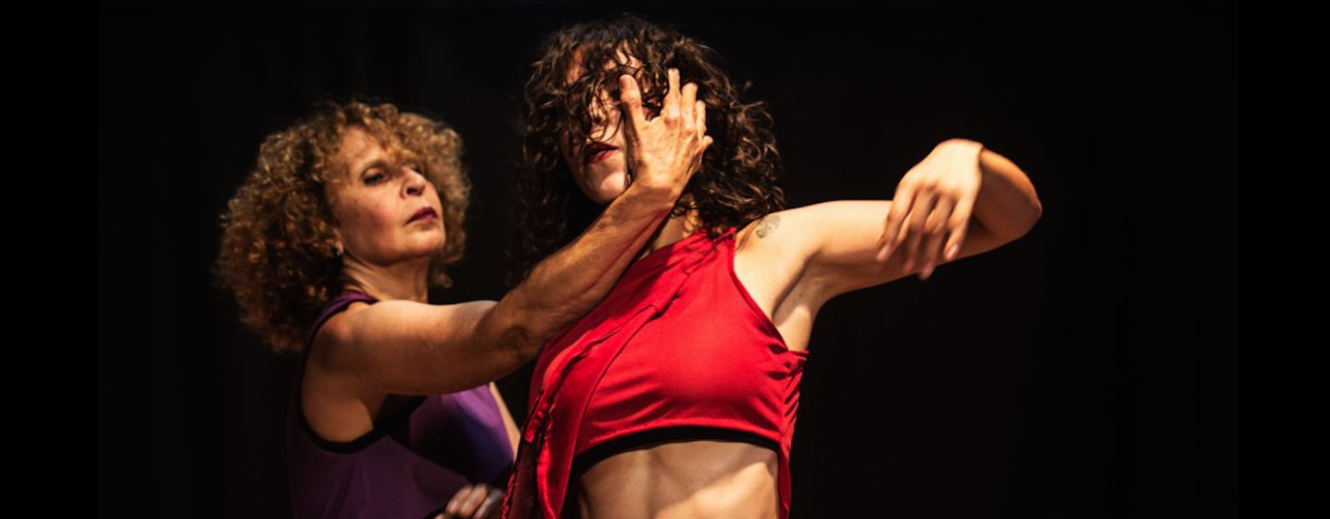 Danza Na reta de 4 corpos