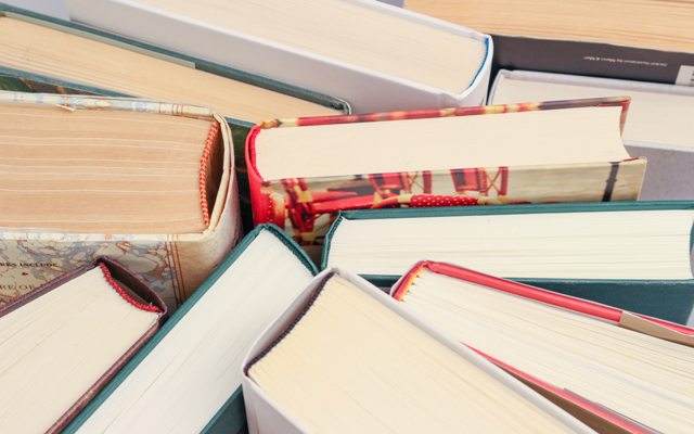 Presentacin de los libros Todo lo que est bajo el cielo Canto nocturno Poemas de un disquete de 3 