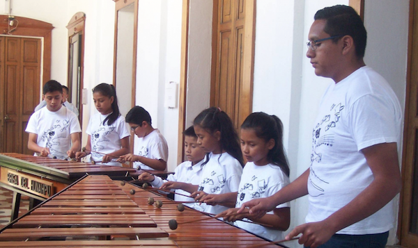 Concierto de la Marimba Infantil Brisas de Hunap y cuerdas del sistema de orquestas de Guatemala